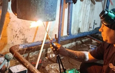 УК «Дипломат» выполнила сварочные работы на узле отопления в доме №50/5 на ул. Южно-Моравской